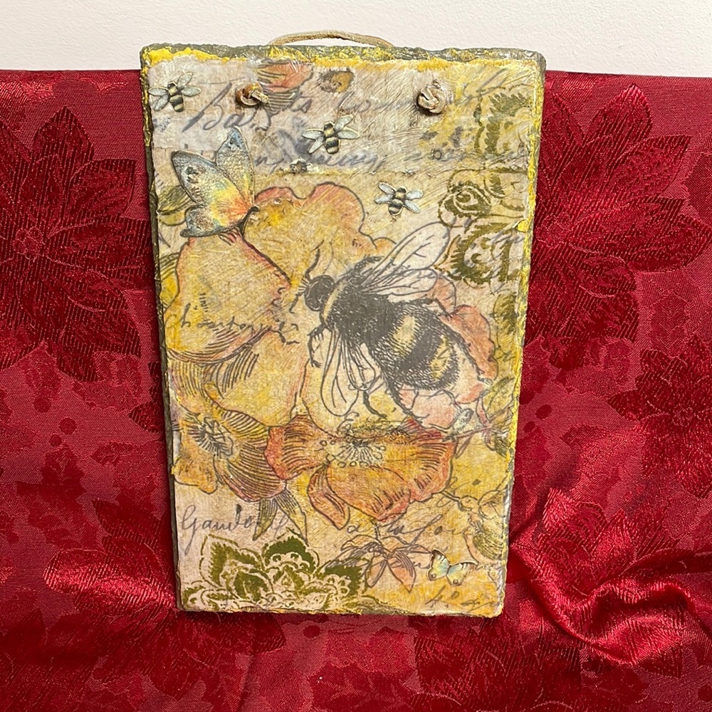 ‘Bee’Mixed Media Art